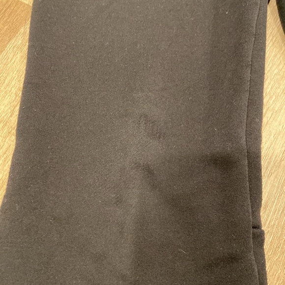 (5 for $25) kids Nike black jogger with zippered pockets - Picture 3 of 9